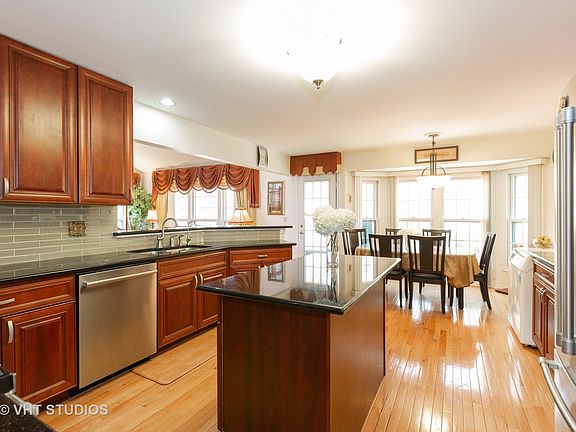 5th image of 240 Southfield Dr