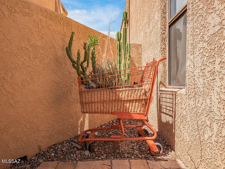 1341 E Ellis Dr — Photo 41