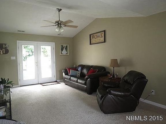 3rd image of 138 Oakley Dr
