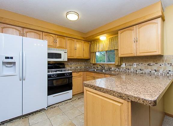 5th image of 6335 Edgemont Cir N