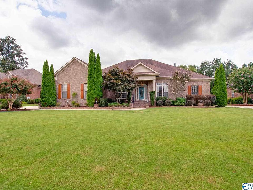 1st image of 224 Bishop Farm Way