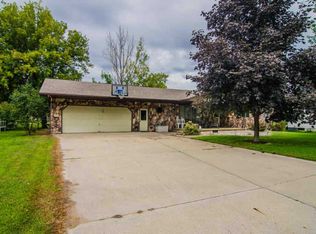 221 S Warrington Ave, Cecil, WI 54111