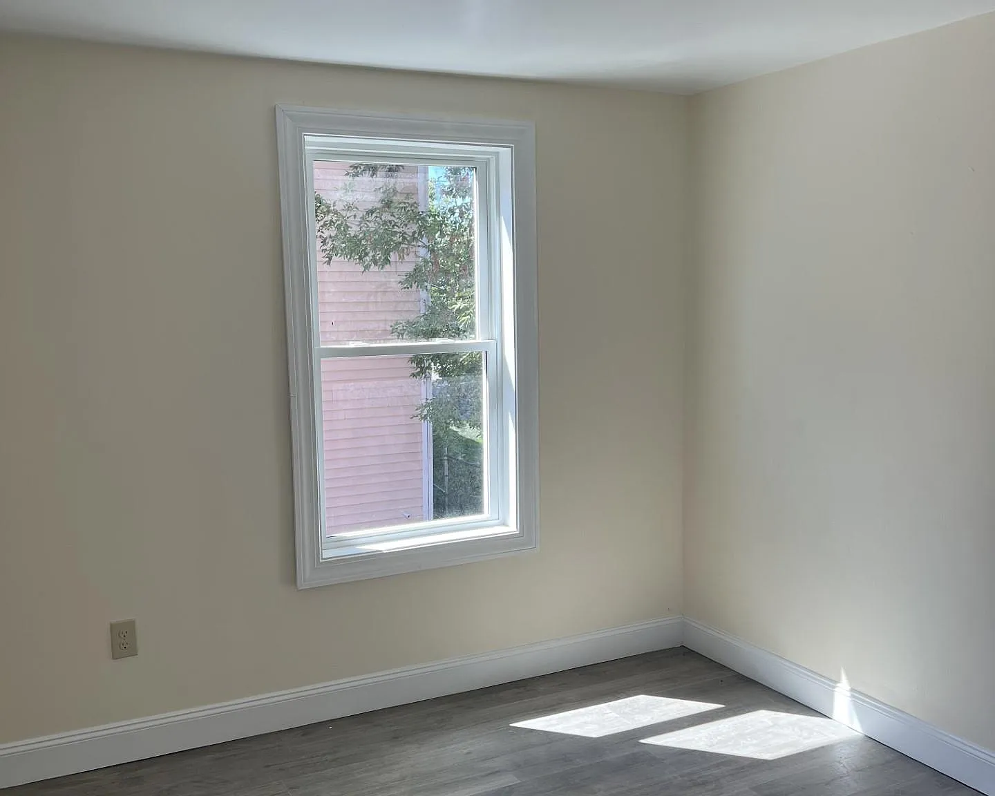 5 bed, 1300 sqft, $3,595 — Photo 1
