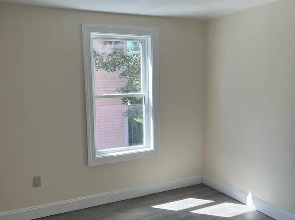 107 University Ave, Lowell, MA 01854