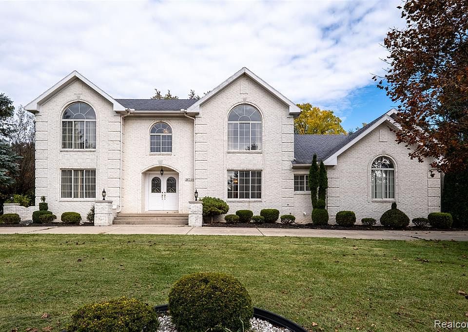 1st image of 26390 Hidden Valley Dr