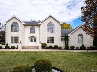 26390 Hidden Valley Dr, Farmington Hills, MI 48331