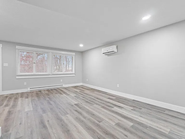 3910 Sleepy Hollow Ln #3910 — Photo 7