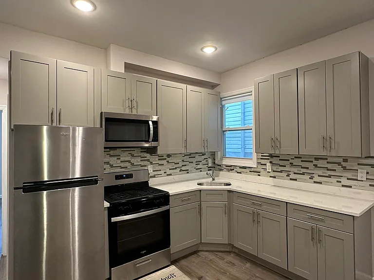 38 Clendenny Ave #1R — Photo 2