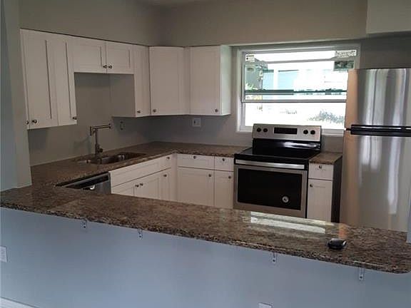 5th image of 214 Crescent Lake Dr