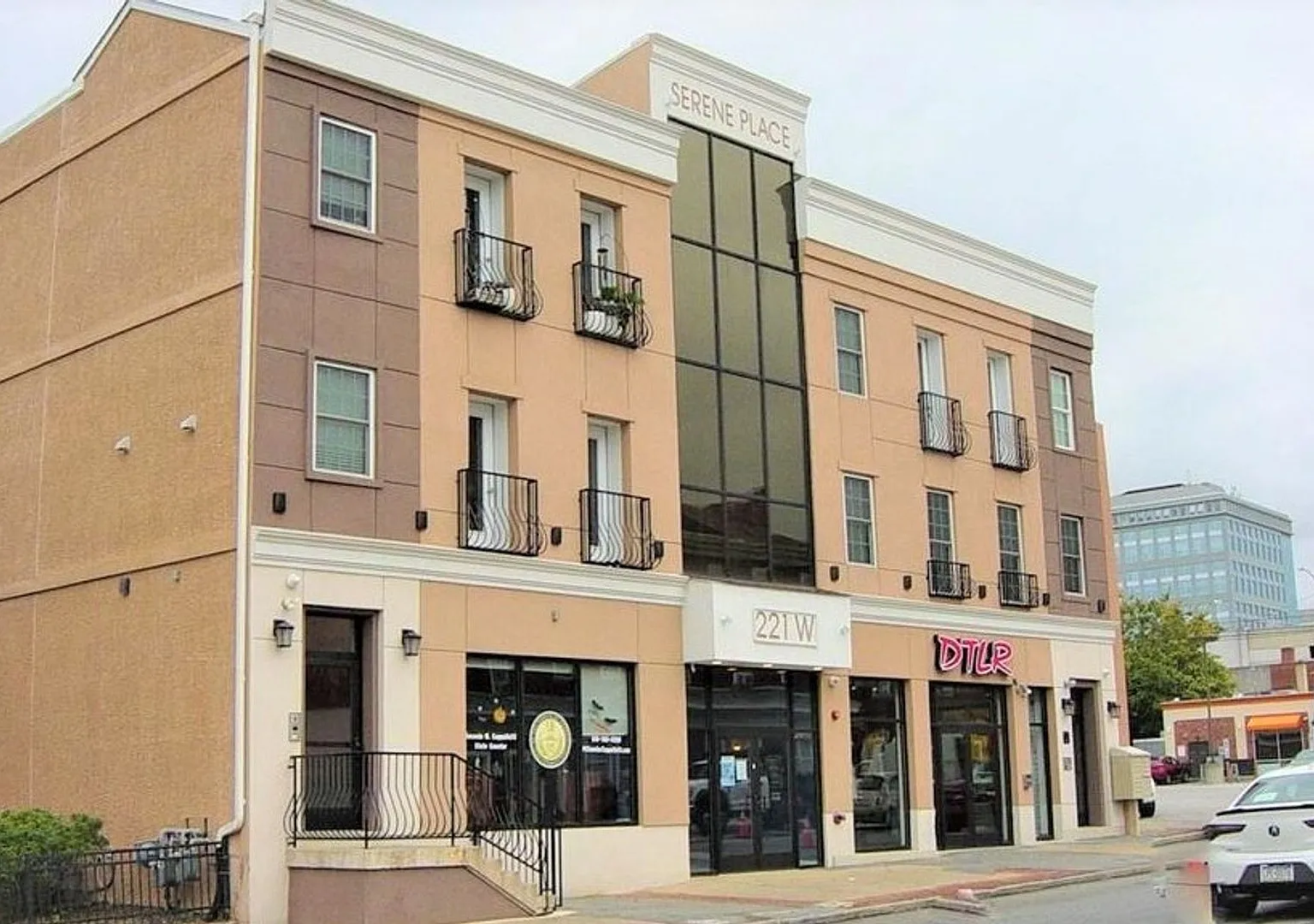 Main St W 221 — Photo 4