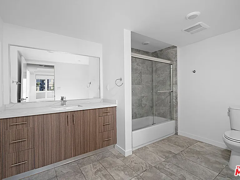 5229 Willowcrest Ave #307 — Photo 28