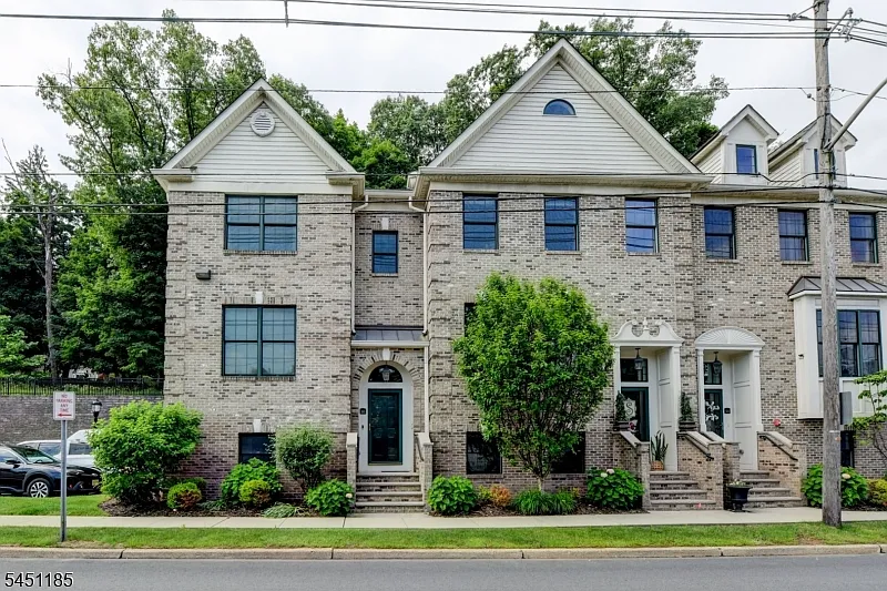 50 Bloomfield Ave #50