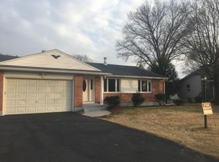 190 Crest Dr, Pawtucket, RI 02861