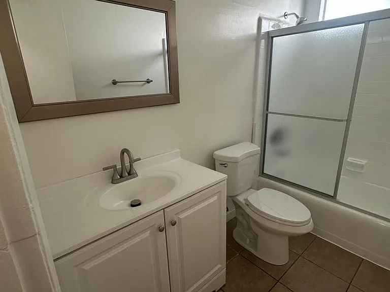 Sepulveda Apartments — Photo 39