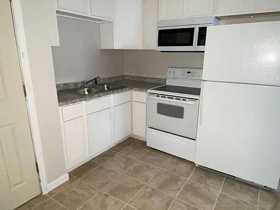 2nd image of 2045 3rd Ave #3