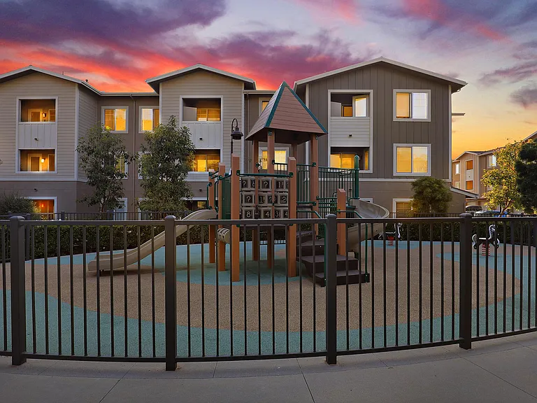 Sendero Gateway Apartment Homes — Photo 10