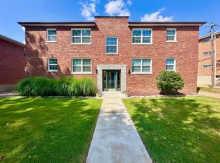 5821 Sunshine Dr APT F, Saint Louis, MO 63109