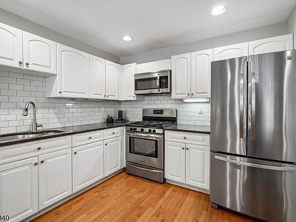 5th image of 137 Kingston Ct