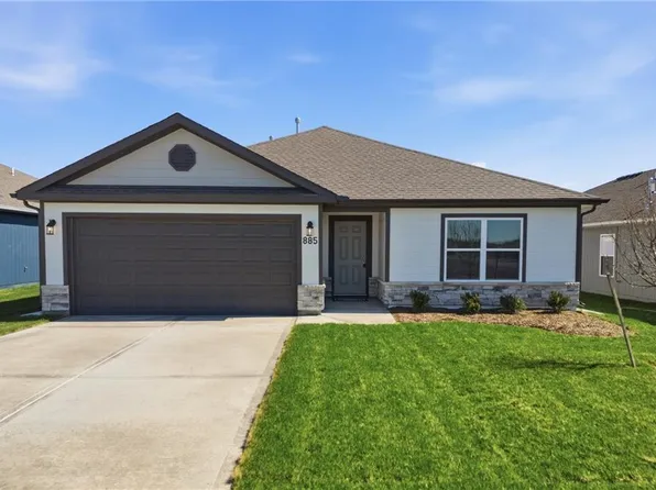 20271 W 195th St, Spring Hill, KS 66083