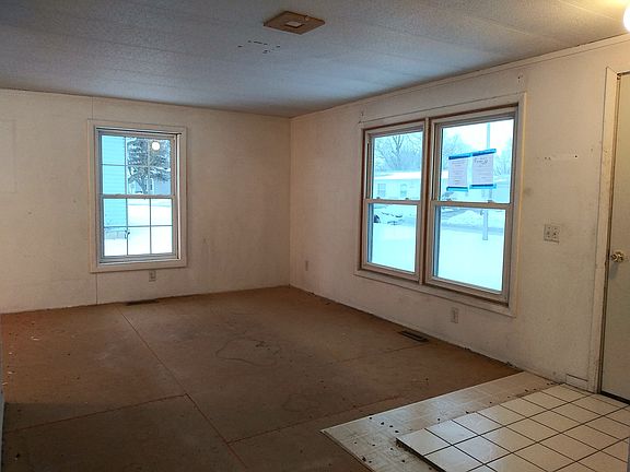 4th image of 3858 Cambridge Dr
