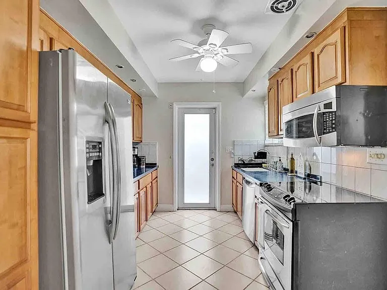 326 Walnut St — Photo 6