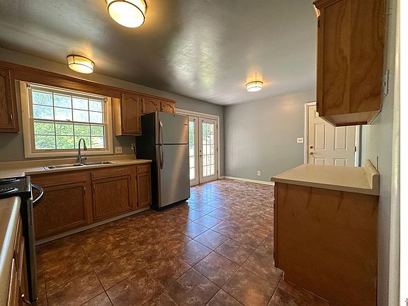 4th image of 2510 Trimble St
