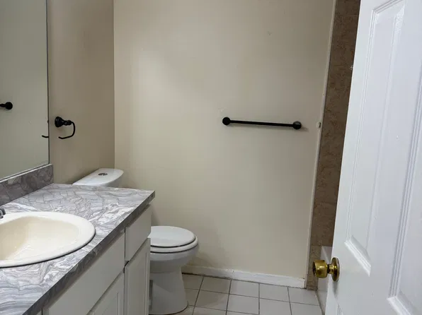 15800 Hubbell St APT B2, Detroit, MI 48227