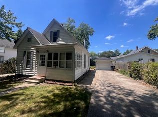 409 S East St, Clinton, IL 61727