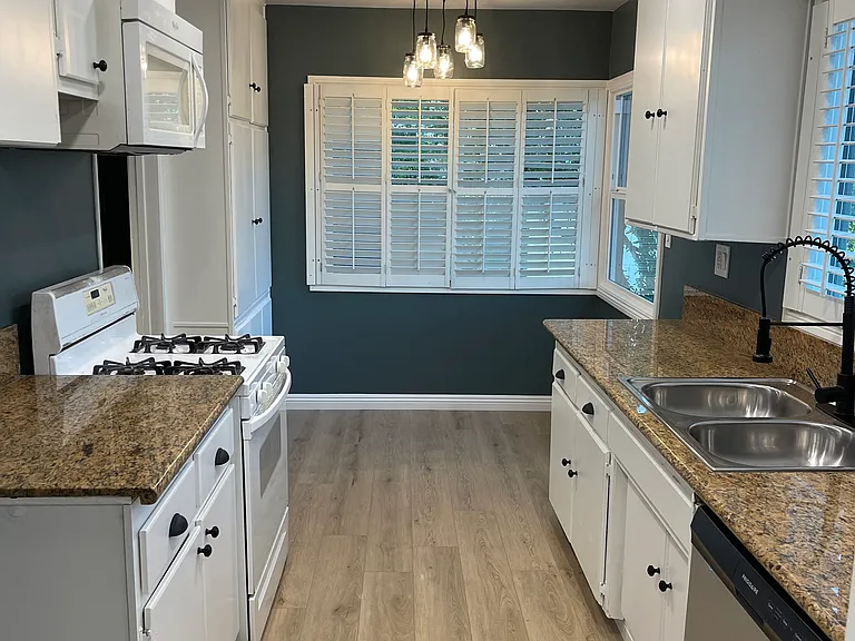 419 Saint Augustine Ave — Photo 3