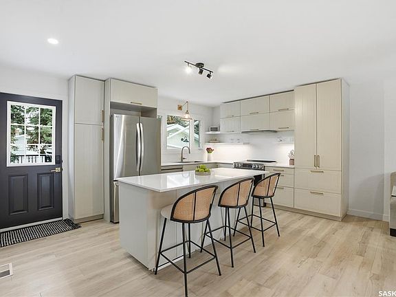 3rd image of 41 Red River ROAD