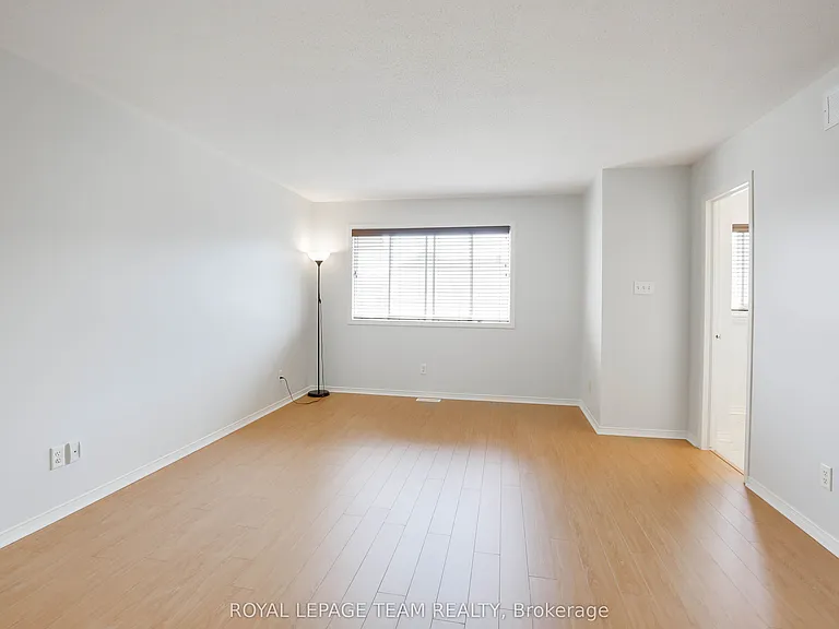 33 Scampton Dr — Photo 27