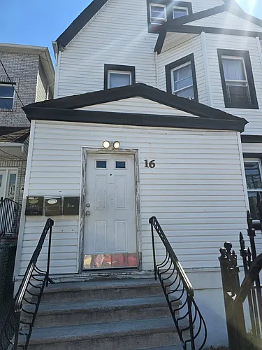 16 Willoughby St Photo 1