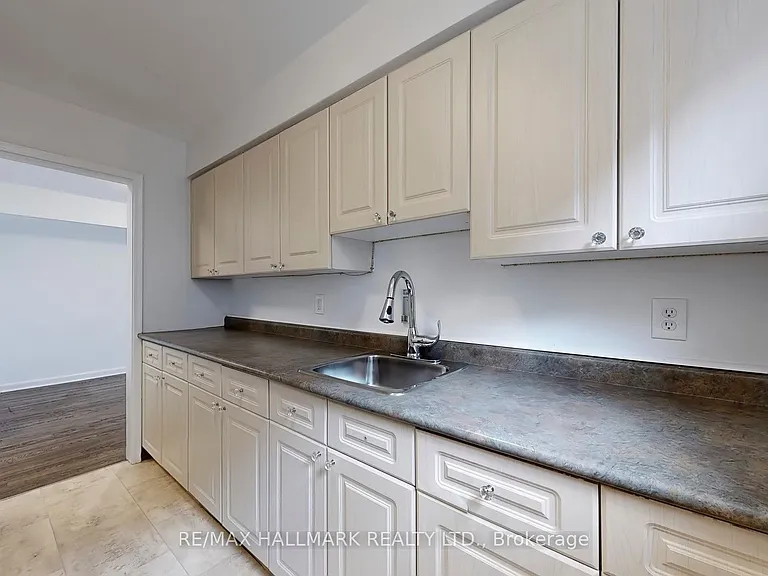 3572 Dufferin St #LOWER — Photo 10