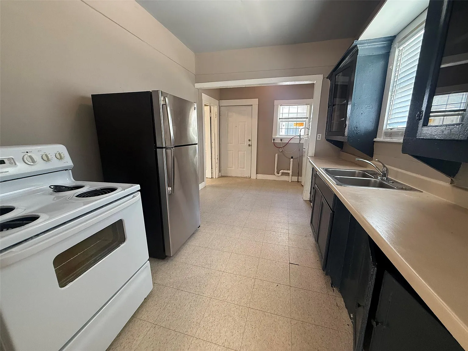2 bed, 1.0 bath, 750 sqft, $1,250 — Photo 3