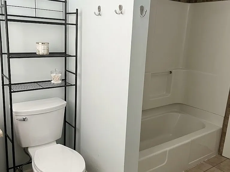 1605 Longwood Dr — Photo 5