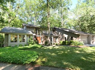 28813 W Oakland Rd, Bay Village, OH 44140