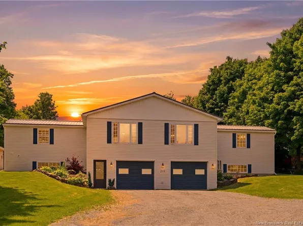 211 Pleasant St, Hillsborough, NB E4H 3B2