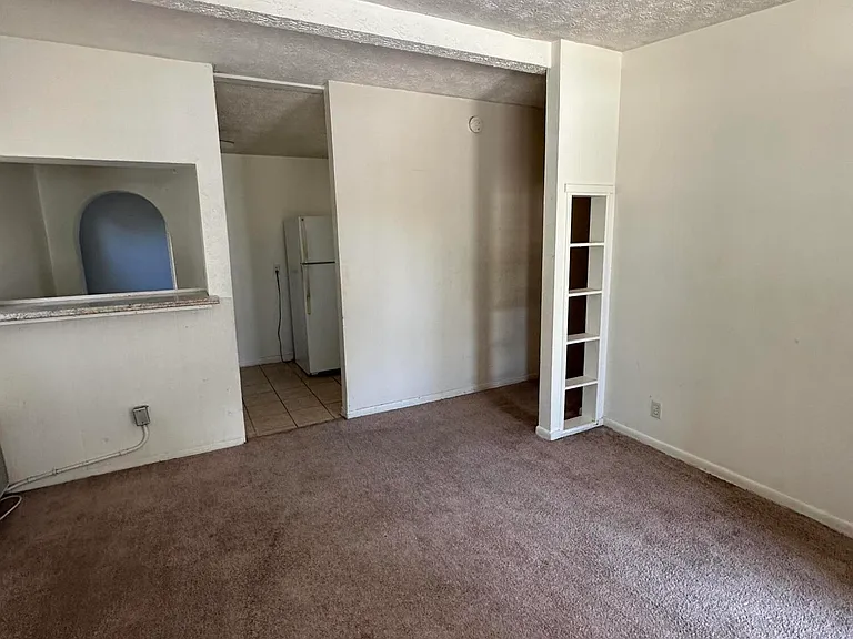 342 Linden Ln — Photo 3