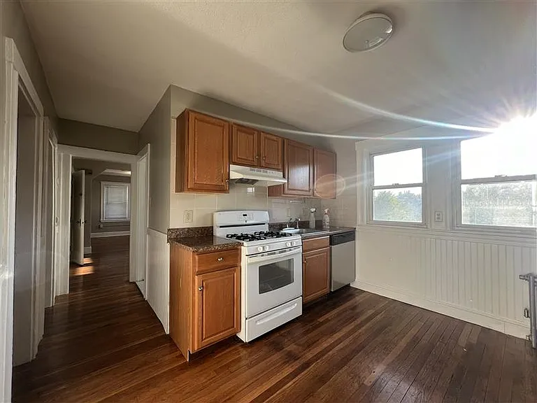 274 Chelsea St #1 — Photo 3