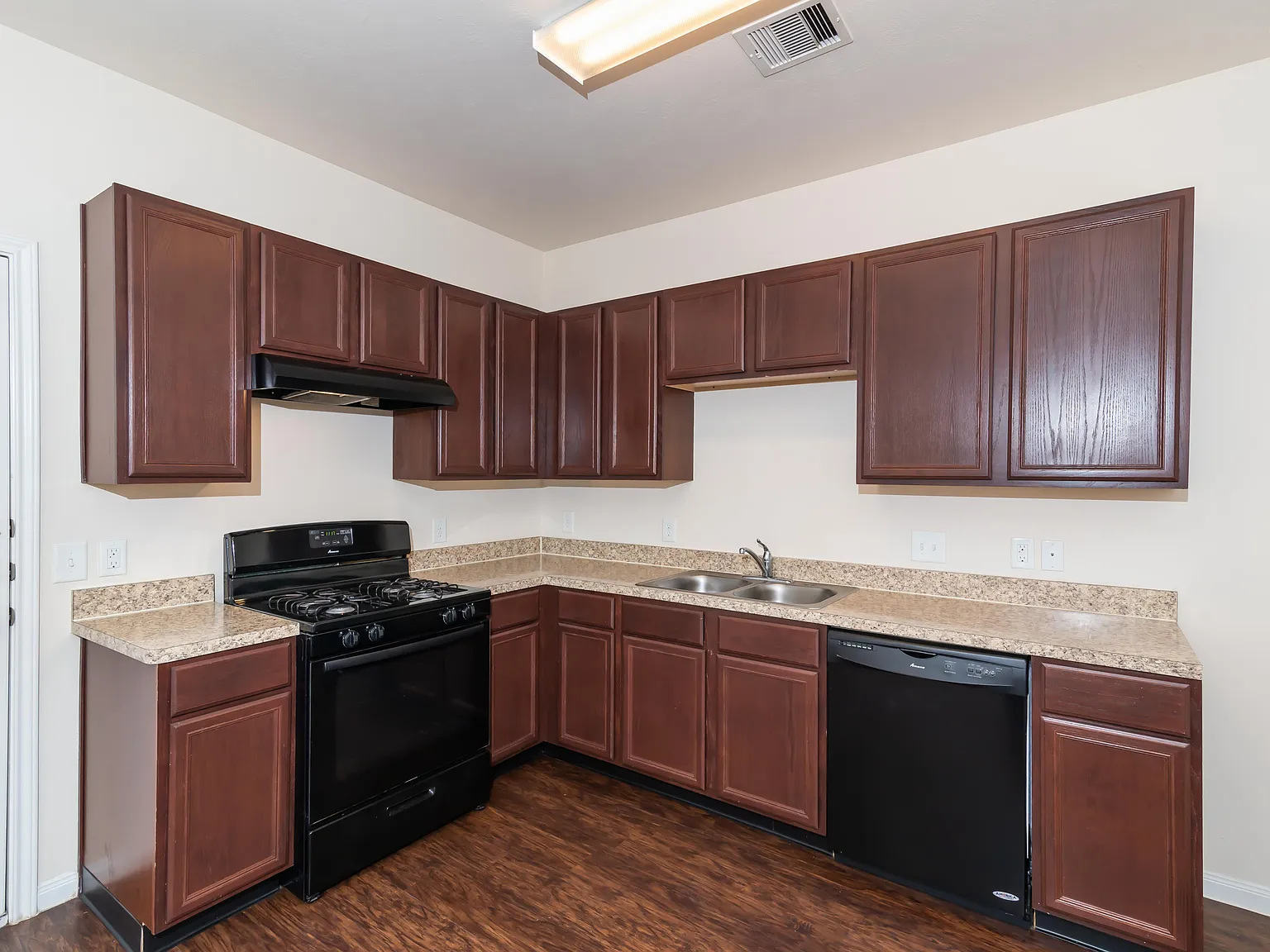 Bavaria Townhomes — Photo 2