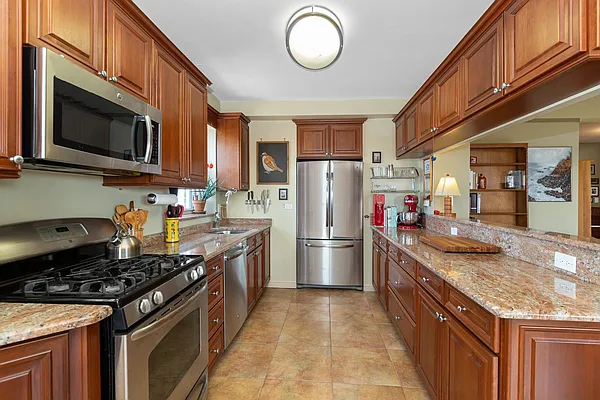 Sold by Compass | media 21