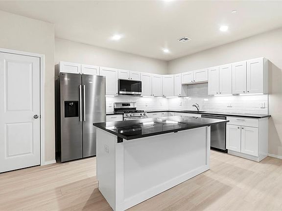 5th image of 232 E Abbot Ln