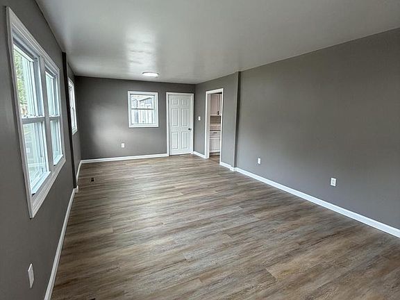 2nd image of 4135 W Lancaster AVENUE