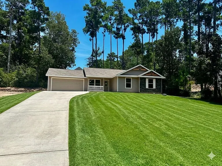 513 Valleyview Dr — Photo 1