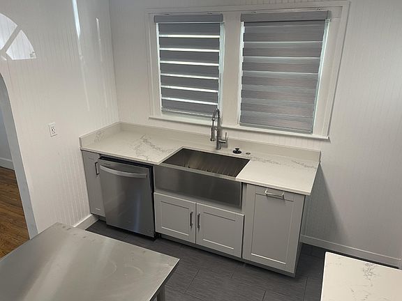 3rd image of 2542 Keith Ave