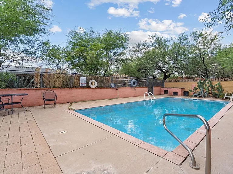 1503 E Adelaide Dr — Photo 9