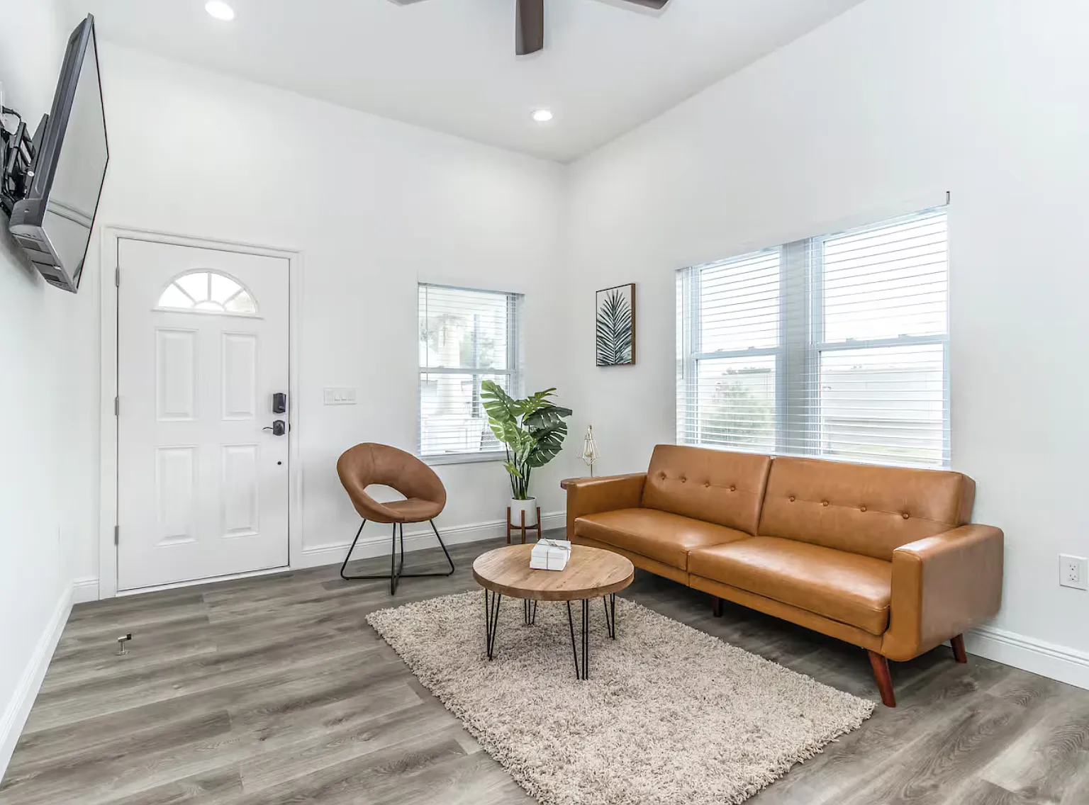Fully Furnished 2BR Home in West Tampa Modern, Spacious & Move-In Ready — Photo 4