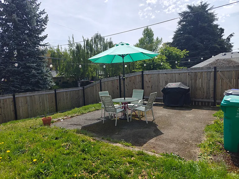8540 SE Washington St — Photo 16