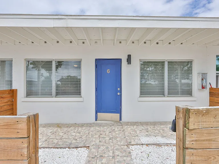2035 Edgewater Dr #6 — Photo 2