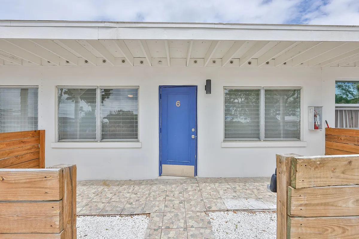 Photo 2 of 31 - 2035 Edgewater Dr #6 - Clearwater, FL Building Photo - 2035 Edgewater Dr #6